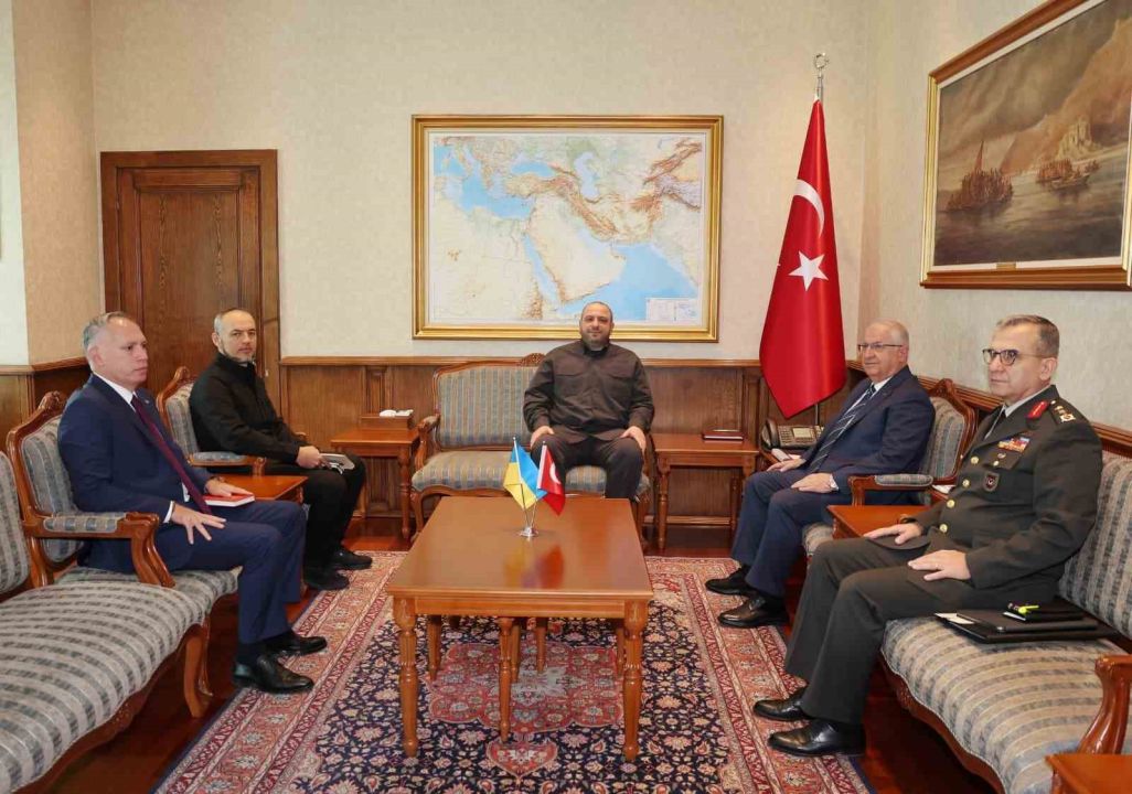 Bakan Güler, Ukraynalı mevkidaşı Umerov ile bir araya geldi