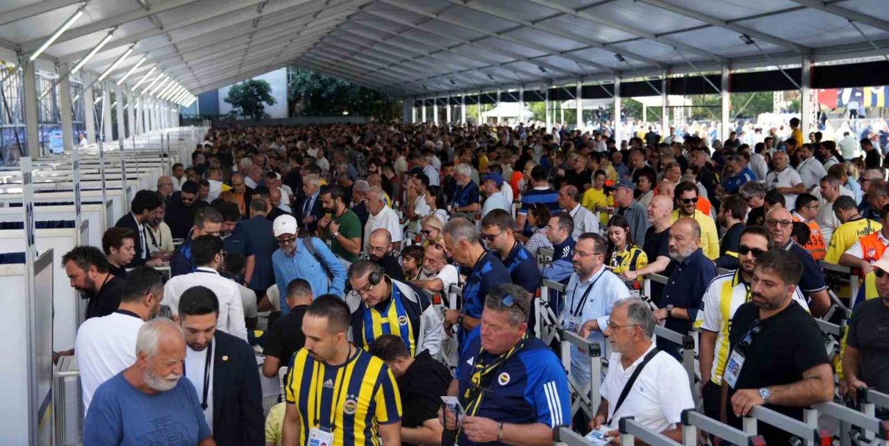 Fenerbahçe’de oy kullanma işlemi başladı