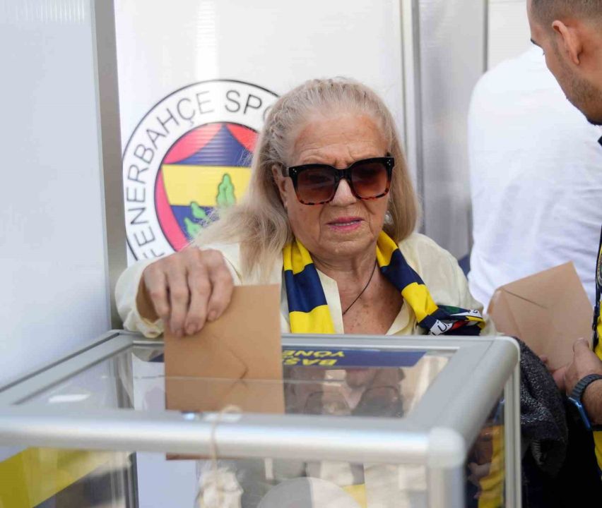 Fenerbahçe’de oy kullanma işlemi başladı