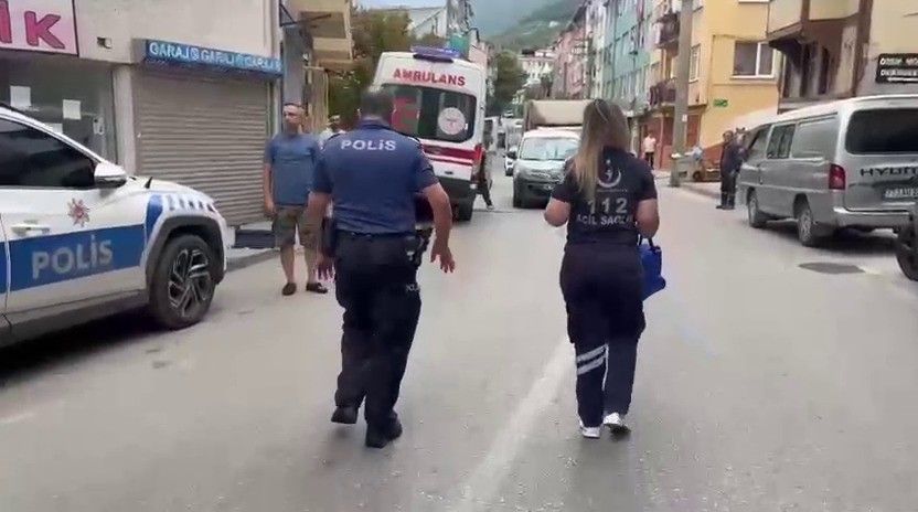 İhbara giden polislerin üzerine pitbull cinsi köpeğini saldı: 2 polis yaralandı!