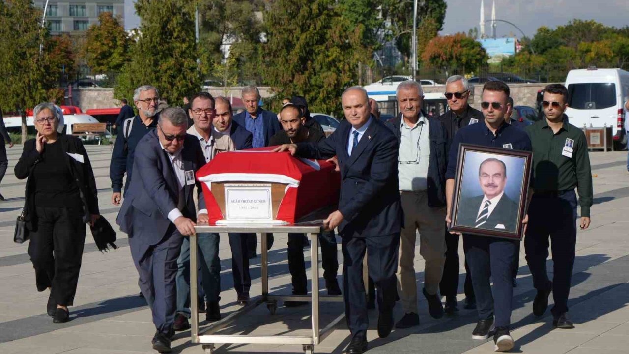 Eski Bakan son yolculuğuna uğurlandı