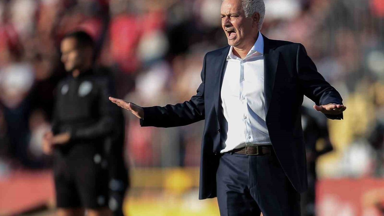 Mourinho, Benfica ile ilk maçına çıktı