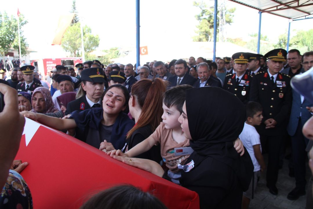 Manisalı şehide gözyaşlarıyla acı veda