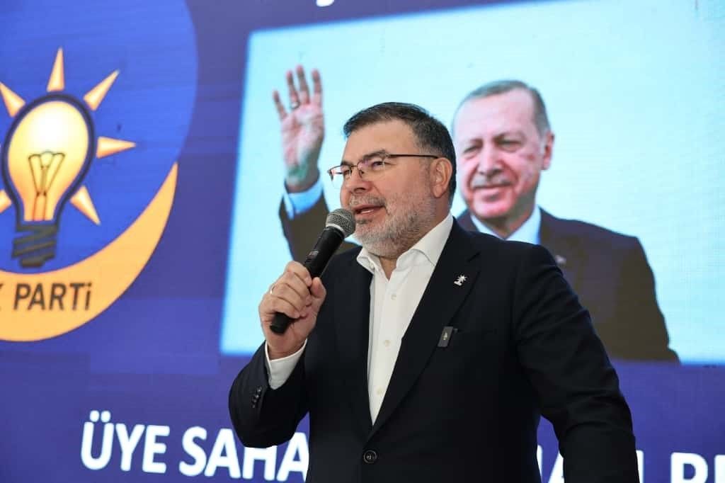 Komşu ilçede Ak Parti'ye yeni üyelere rozet takıldı; 'CHP’den de katılım var'