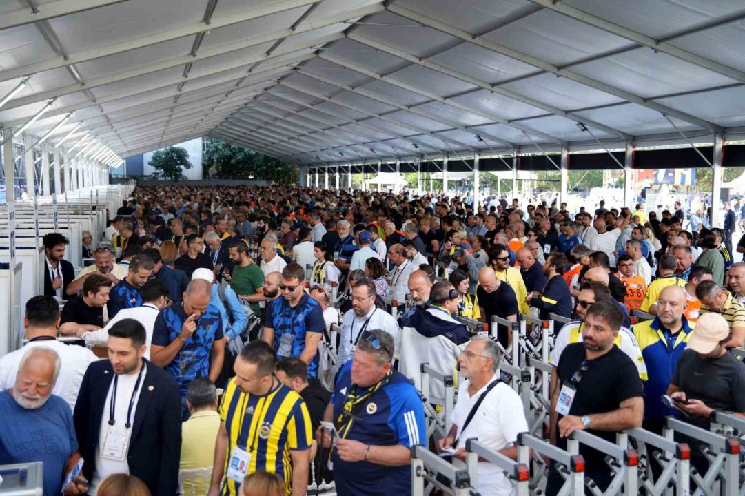 Fenerbahçe’de oy kullanma işlemi başladı