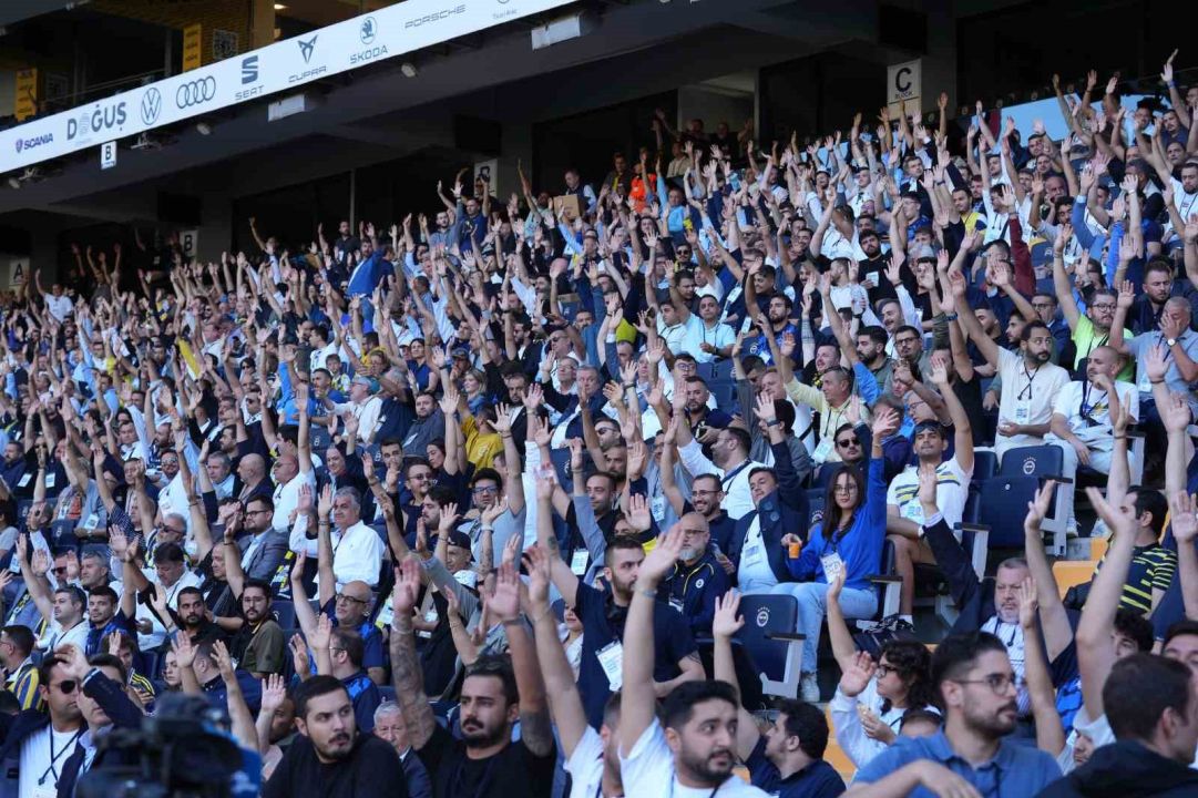 Başkan Ali Koç ve yönetimi, idari ve mali açıdan ibra edildi