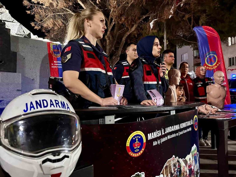 Manisa’da Türk Kızılay ve Jandarma’dan bilinçlendirme çalışması