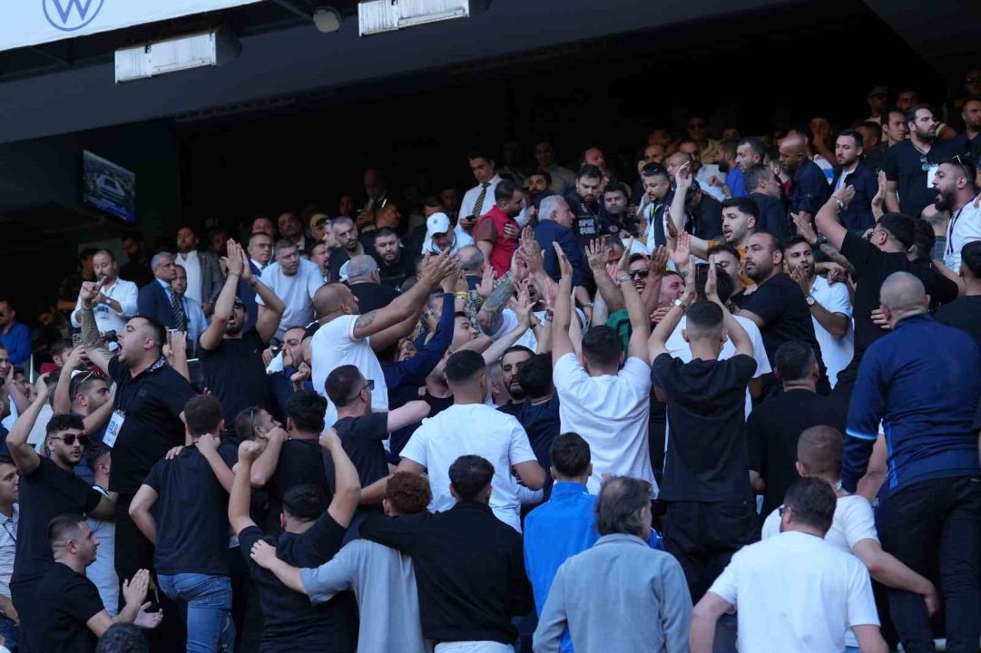 Fenerbahçe seçiminde tribünlerde gerginlik