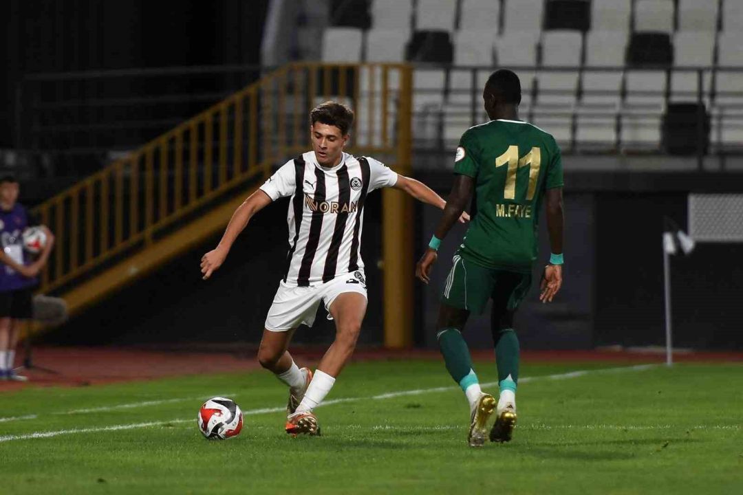 Manisa FK, evinde 7 gollü maçta galibiyeti koruyamadı: 3-4