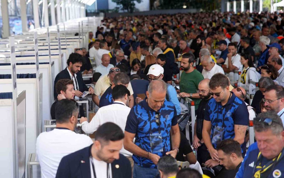 Fenerbahçe’de oy kullanma işlemi başladı