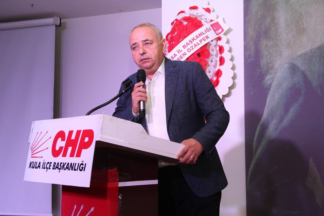CHP Kula İlçe Kongresi’nde başkanlığa Esen Çınar seçildi
