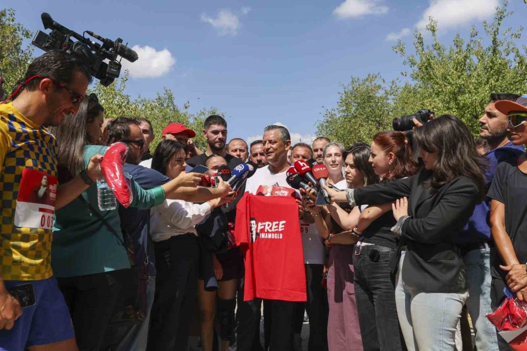 Özel'den Erdoğan'a: 'Öyle 10 kilometre değil, 100 metreyi birlikte koşalım bir bakalım'