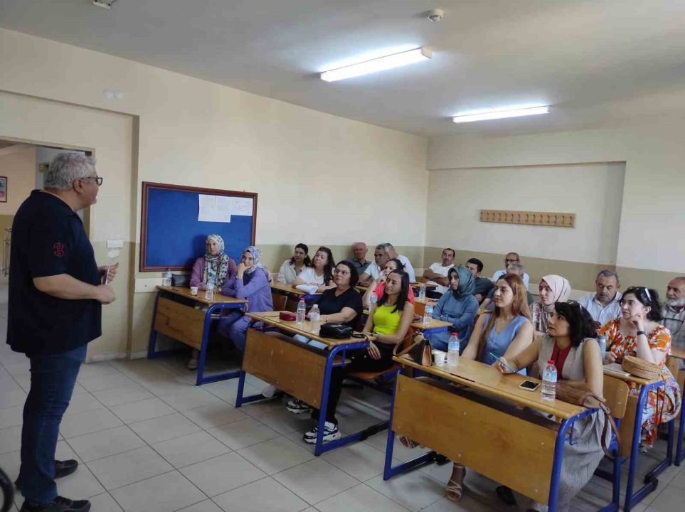 İlçede Türkiye Yüzyılı Maarif Modülü Eğitimi Semineri düzenlendi
