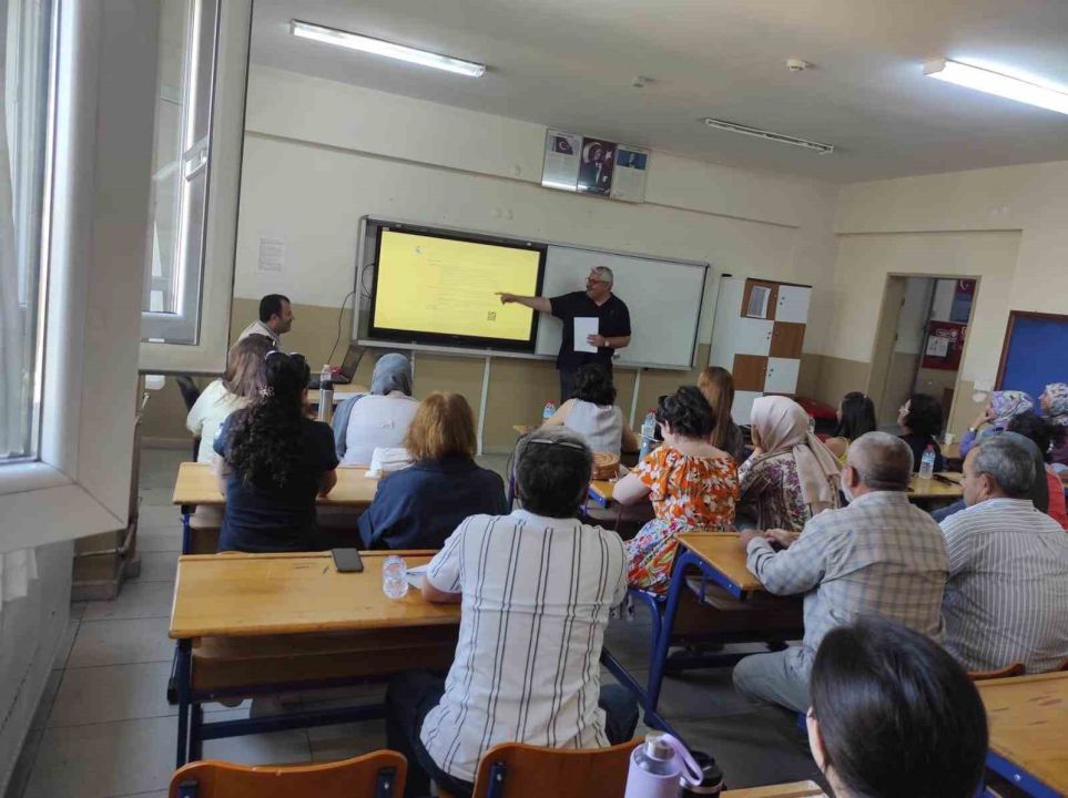 İlçede Türkiye Yüzyılı Maarif Modülü Eğitimi Semineri düzenlendi