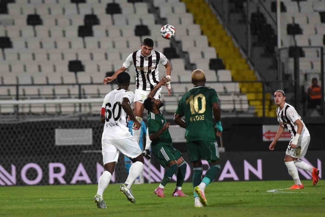 Manisa FK, evinde 7 gollü maçta galibiyeti koruyamadı: 3-4