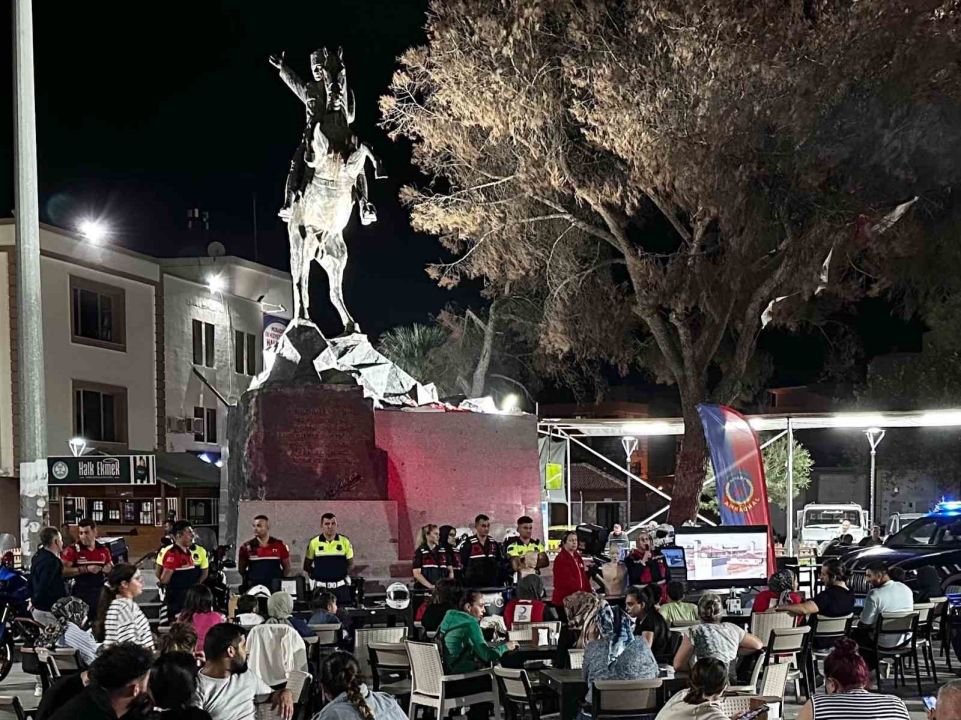 Manisa’da Türk Kızılay ve Jandarma’dan bilinçlendirme çalışması
