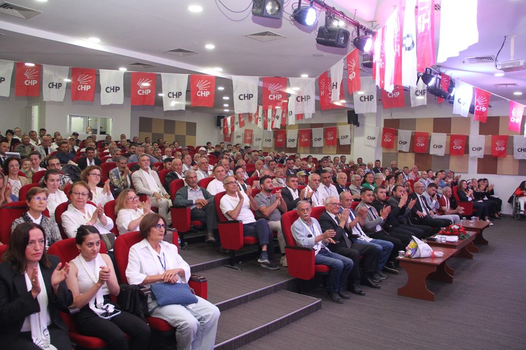 CHP Kula İlçe Kongresi’nde başkanlığa Esen Çınar seçildi