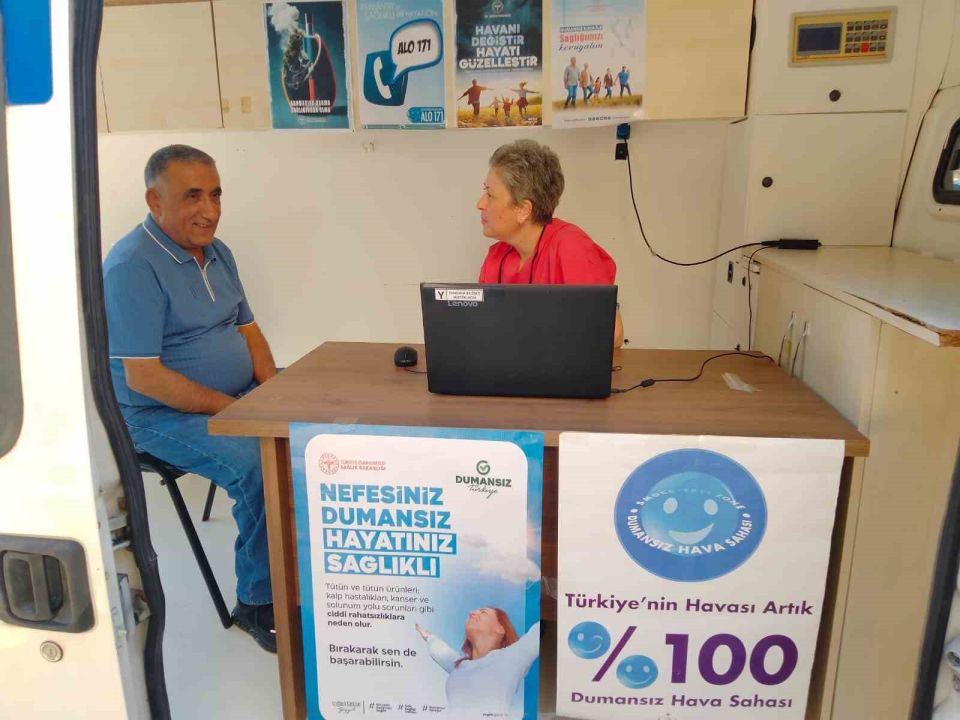 Manisa’da mobil sigara bırakma aracı sahaya indi