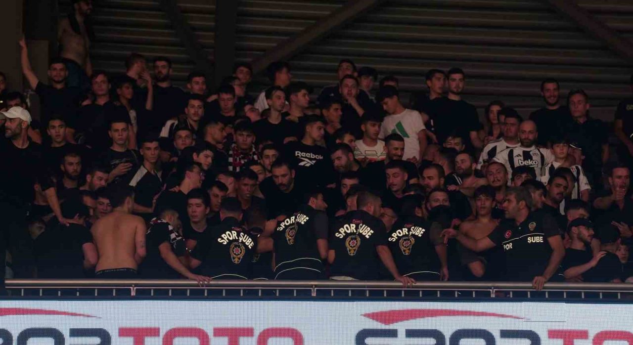 Cumhurbaşkanlığı Kupası’nda tribün olayları nedeniyle 15 dakika ara verildi