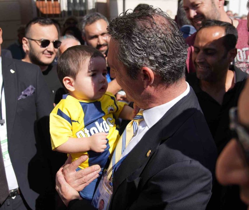 Ali Koç’a kongre üyelerinden yoğun ilgi