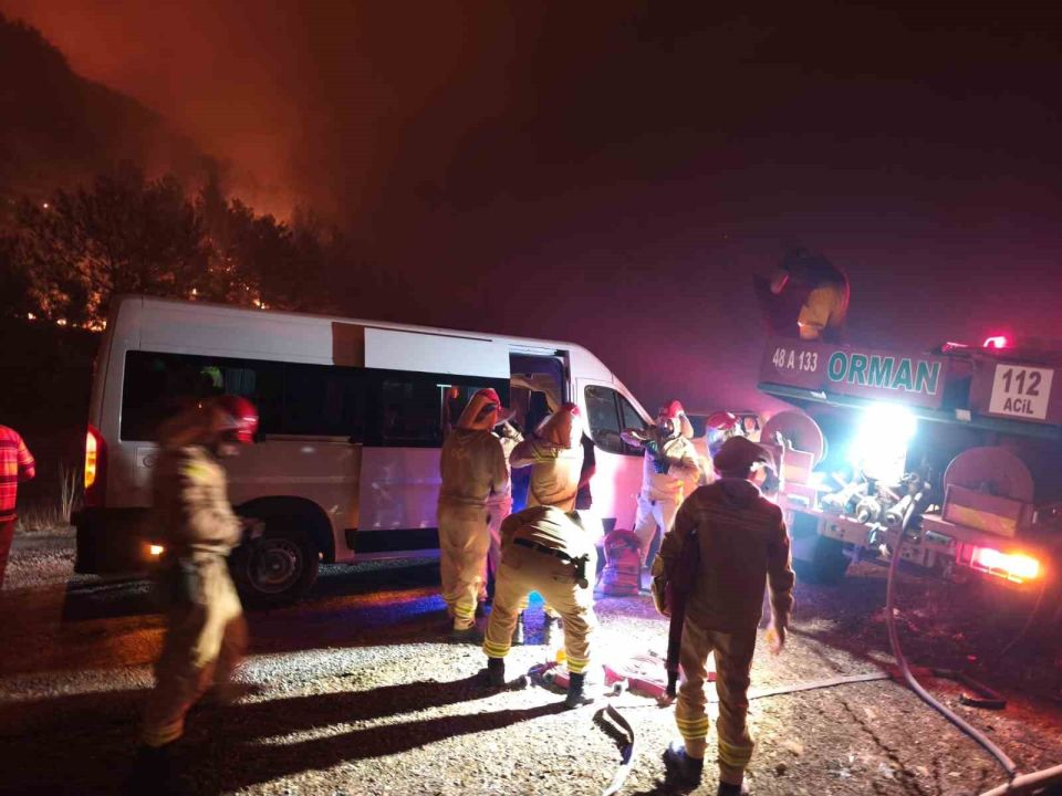 Muğla’da alevler geceyi aydınlattı