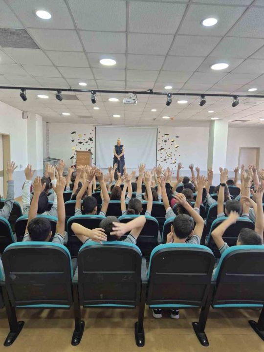 Manisa'da 'SİBERAY' ile çocuklar güvenli İnternete adım atıyor