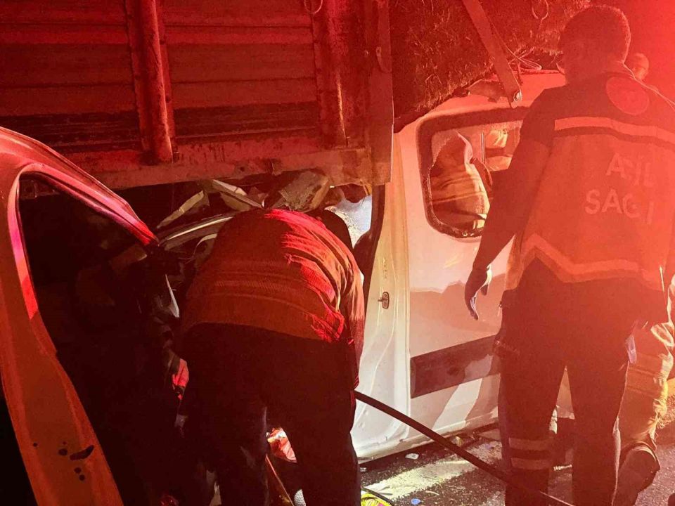 Başkent'te feci kaza can aldı: 2 genç kız hayatını kaybetti!