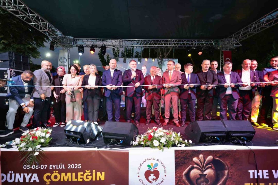 Uluslararası Menemen Çömlek Festivali’ne görkemli açılış