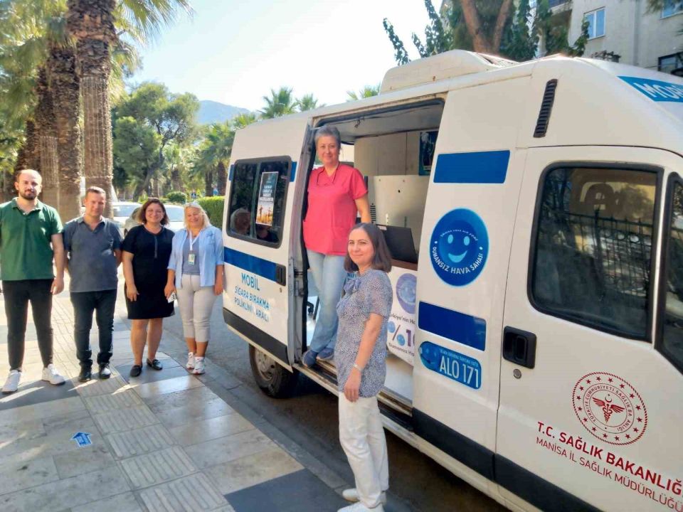 Manisa’da mobil sigara bırakma aracı sahaya indi