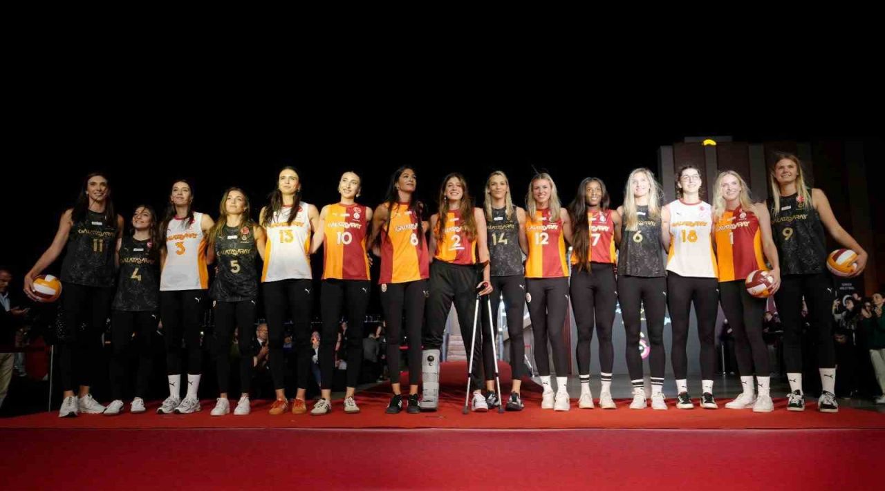 Galatasaray Adası’nda forma lansmanı gecesi