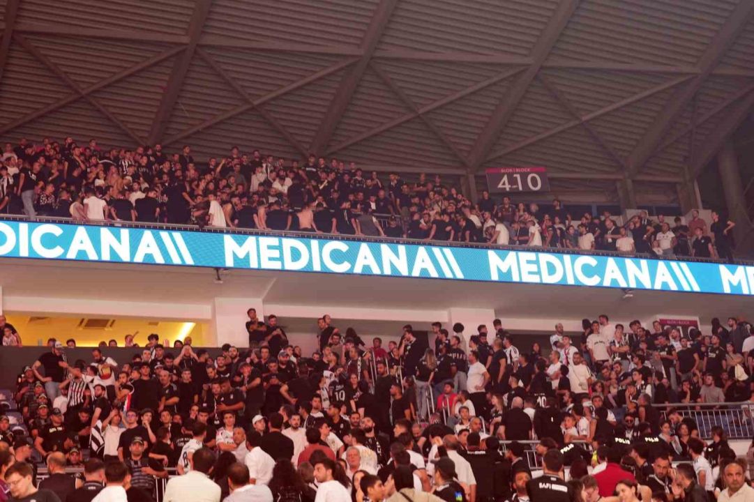Cumhurbaşkanlığı Kupası’nda tribün olayları nedeniyle 15 dakika ara verildi