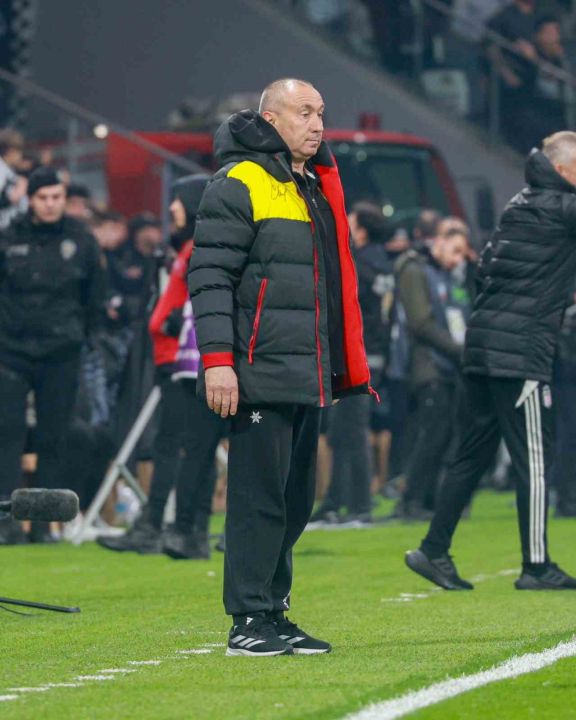Stoilov, Süper Lig’in en istikrarlı üçüncü teknik direktörü