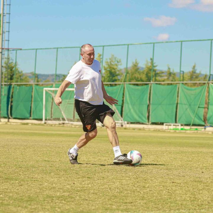 Stoilov, Süper Lig’in en istikrarlı üçüncü teknik direktörü