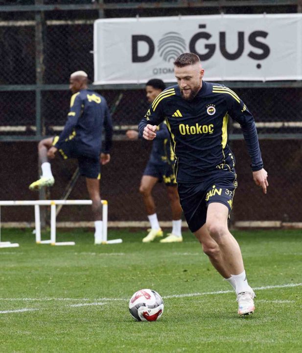 Fenerbahçe’de Başkan Saran idmanı takip etti