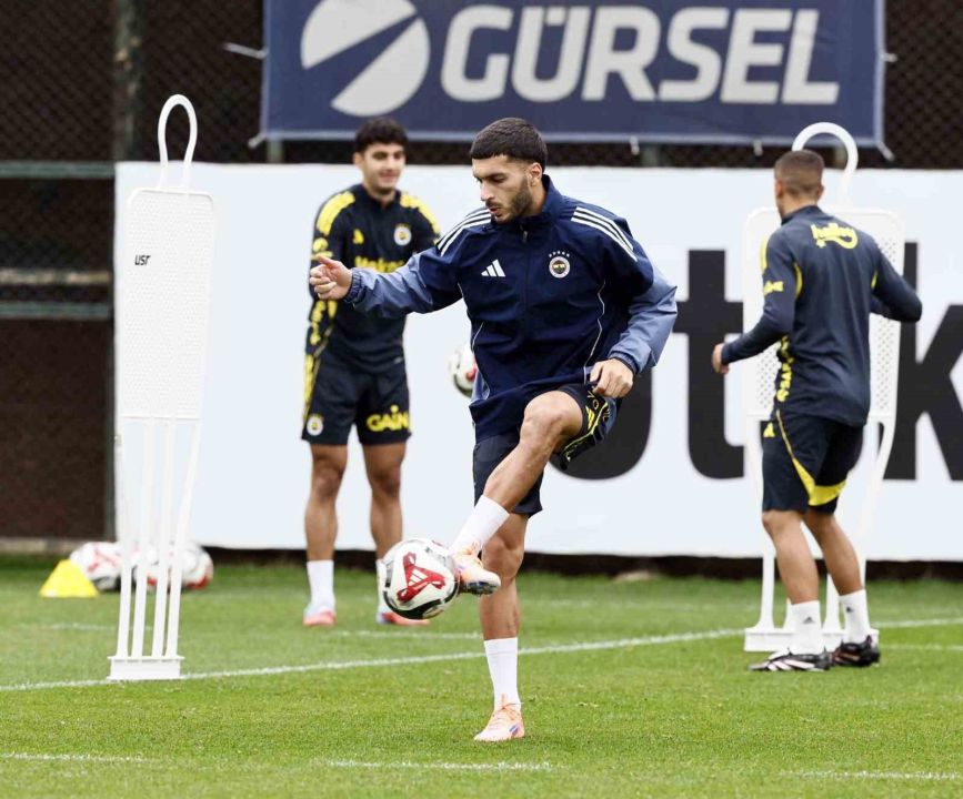 Fenerbahçe’de Başkan Saran idmanı takip etti