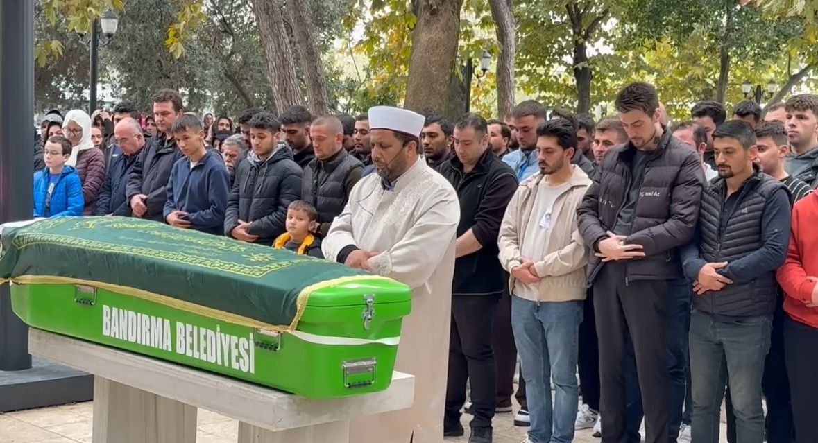 Antrenmanda kalp krizi geçirip hayatını kaybeden kaleci toprağa verildi