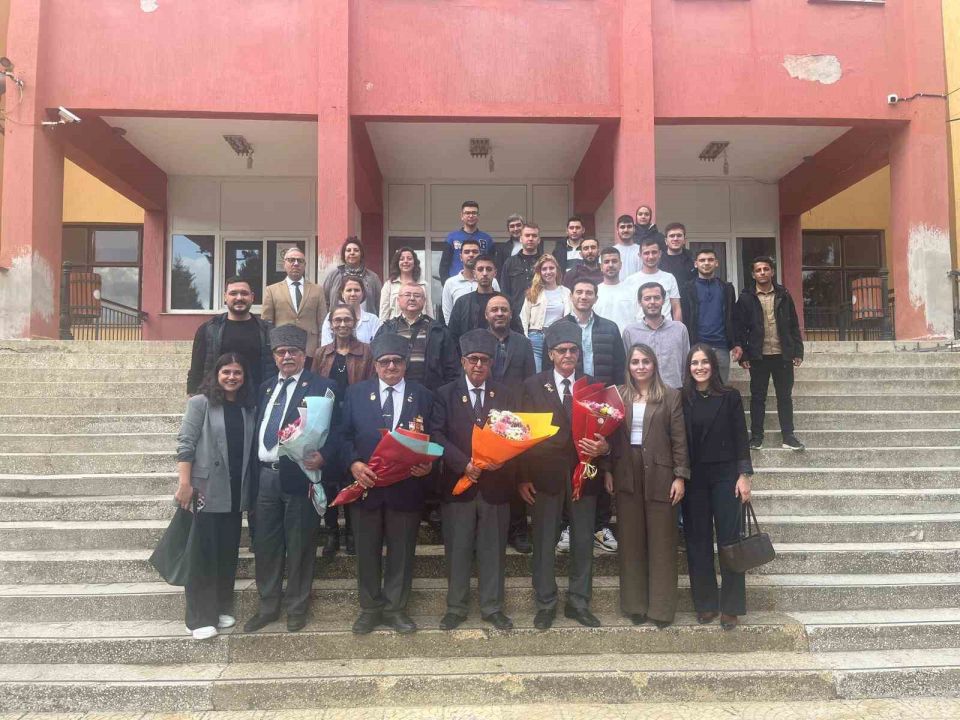 Manisalı Gaziler, öğrencilerle buluştu