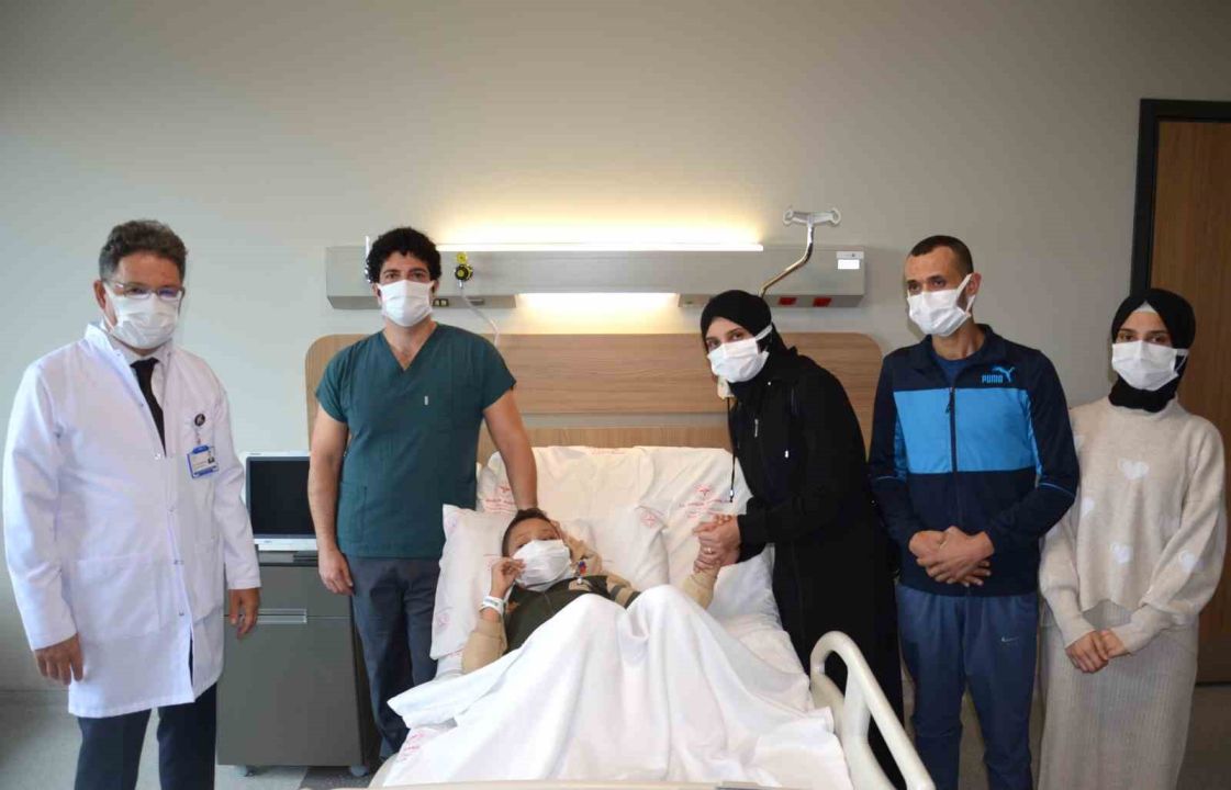 Fedakâr babadan oğluna en anlamlı hediye: 9 yaşındaki oğluna böbreğini verdi