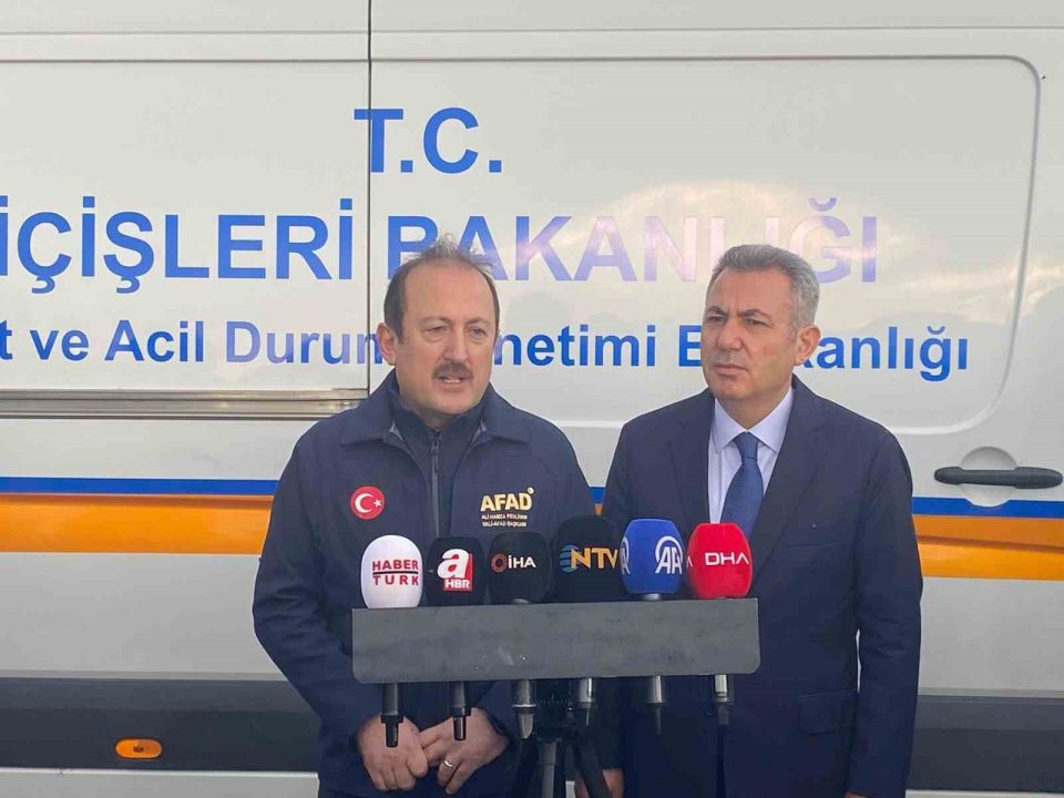 AFAD Başkanı Pehlivan ve Vali Elban’dan Foça’da açıklama