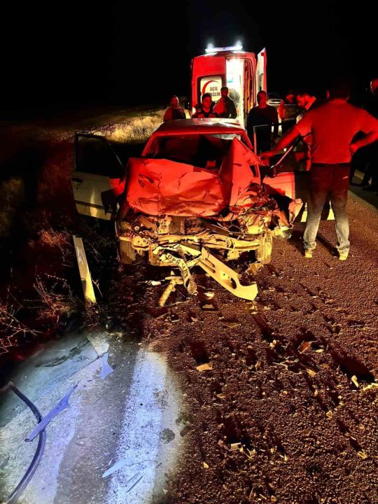 Başkent’te feci kaza: Otomobil traktöre çarptı, 1 ölü, 1 yaralı!