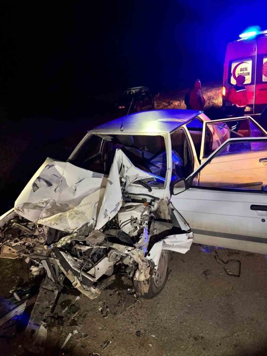 Başkent’te feci kaza: Otomobil traktöre çarptı, 1 ölü, 1 yaralı!