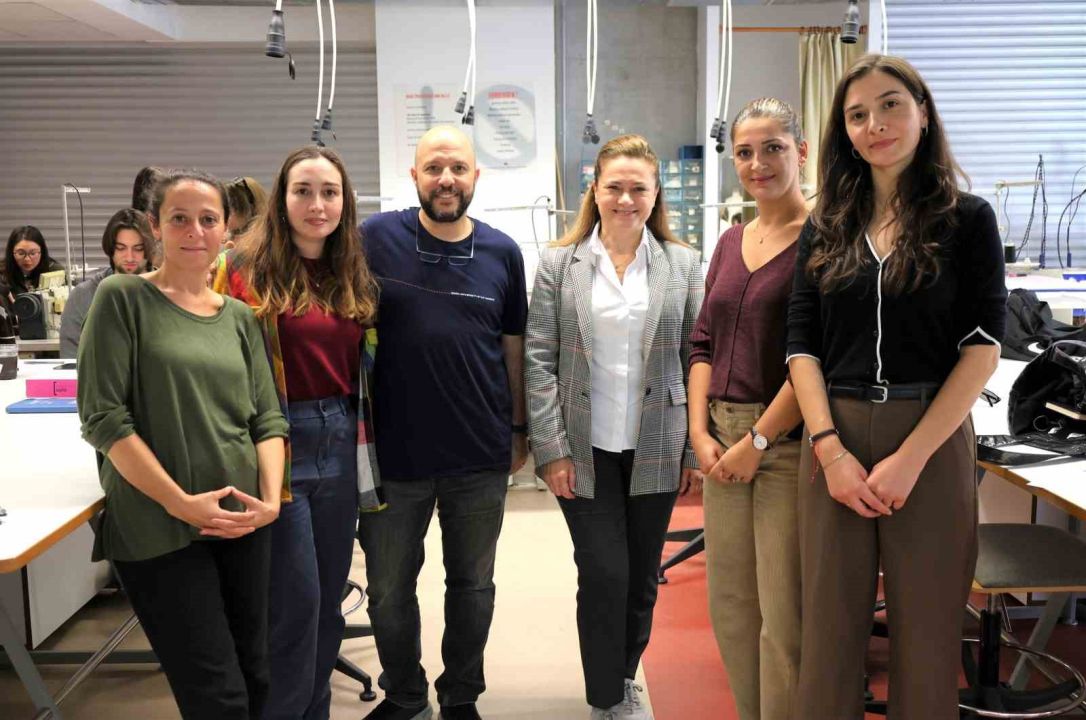 İzmir’in sokakları ‘tabloya’ dönüştü