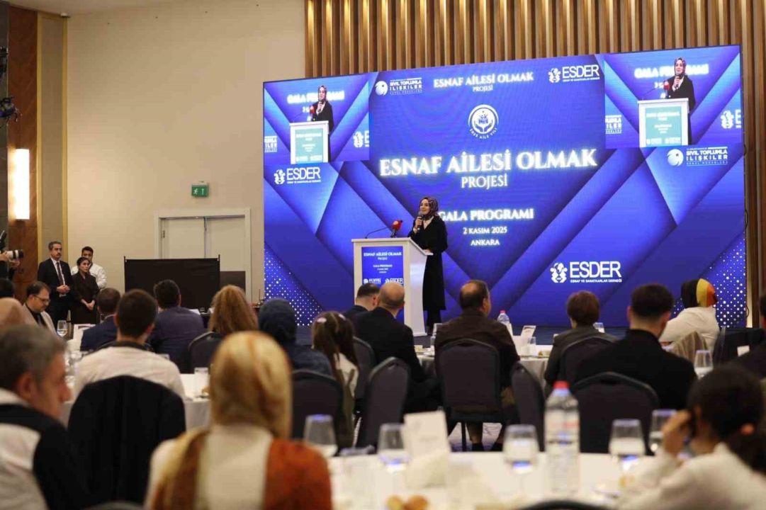 Bakan Göktaş "Esnaf Ailesi Olmak" projesinin galasına katıldı