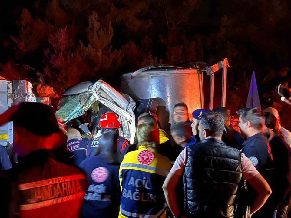 Ege'de süt toplama aracı TIR'a çarptı, 1 ölü!