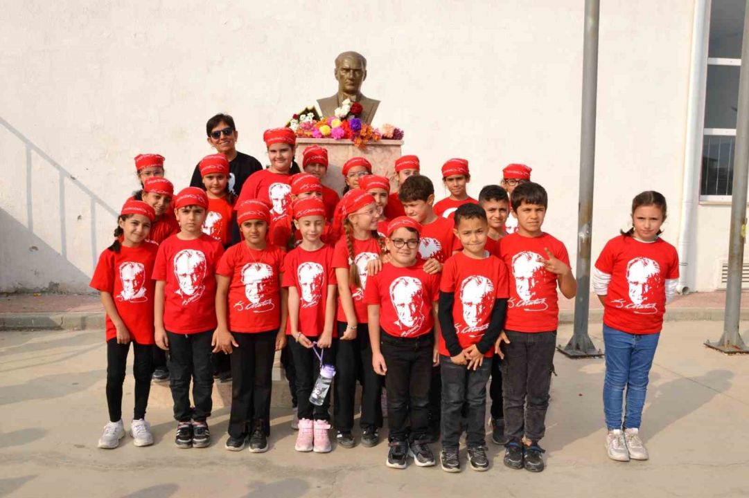 Manisa'da ‘Son Balo’ gösterisi ile 10 Kasım’a özel anma