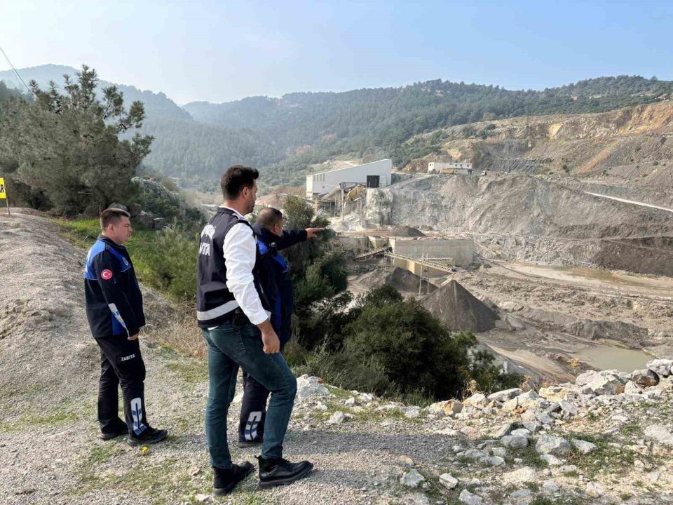 Manisa'da atık suyu dereye boşaltan taş ocağına yasal işlem!