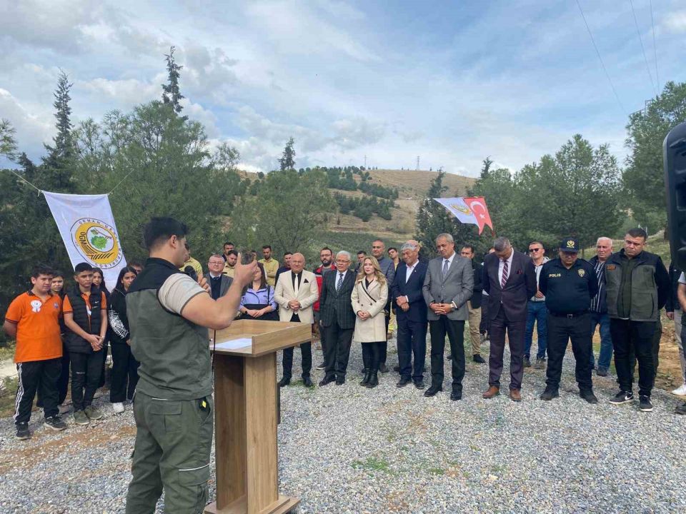 Alaşehir’de 3 bin fidan toprakla buluştu