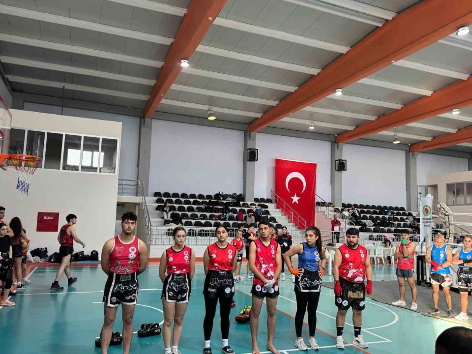 Manisa'da Muaythai Federasyonu 10. Khan Sınavı tamamlandı