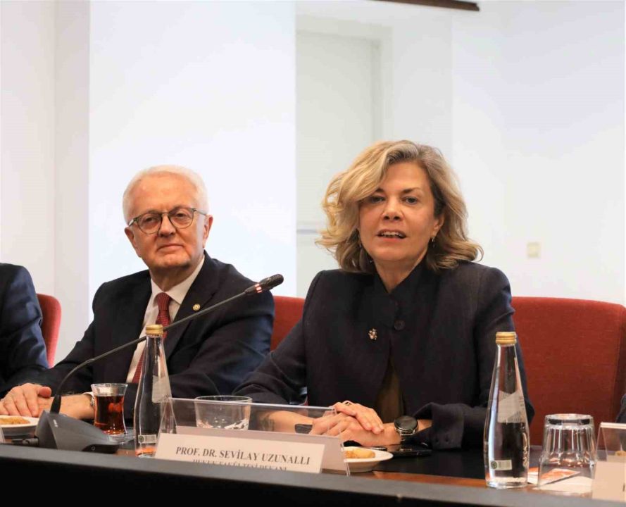 İzmir'de ‘Aile Mahkemeleri Hukuk Kliniği’ dersi tamamlandı
