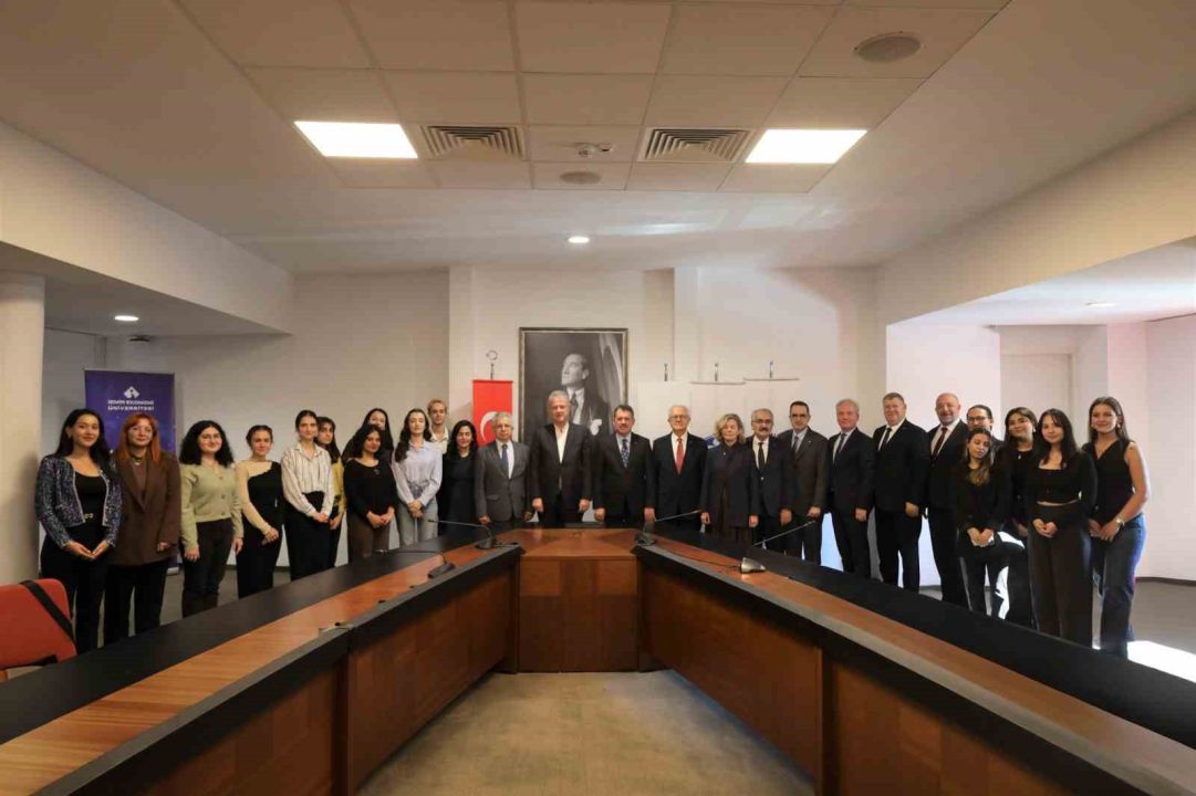 İzmir'de ‘Aile Mahkemeleri Hukuk Kliniği’ dersi tamamlandı